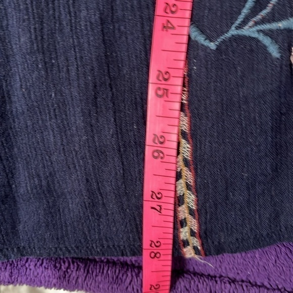 Caslon Women’s Navy Blue Peasant Top With Embroidered Flowers Size Large - Picture 7 of 8